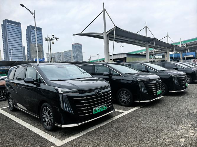 贵阳公交转型助力贵州旅游发展 小微客车租赁服务进驻贵阳北站